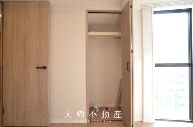【洋室】 | ヴィザージュ海老名　７階3LDKリフォーム済み | 洋室2（5.1帖）クローゼット