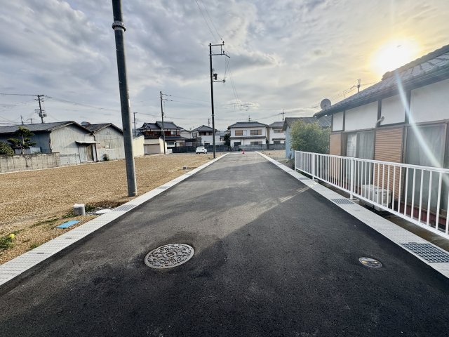 泉佐野市日根野　建築条件無し売土地　12号地の前面道路含む現地写真|■JR阪和線「日根野」駅まで自転車で約6分！