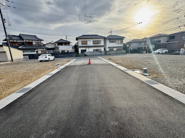 泉佐野市日根野　建築条件無し売土地　12号地の前面道路含む現地写真|前面道路幅6ｍ