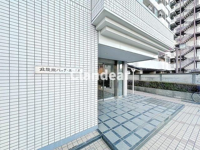 北綾瀬パーク・ホームズのエントランス|ドキドキの新生活も、安心してスタート。ぴったりの住まいを見つけませんか？クランディアが一緒に住まい選びをサポートします‼　まずは、お気軽にお問合せください　＃クランディア