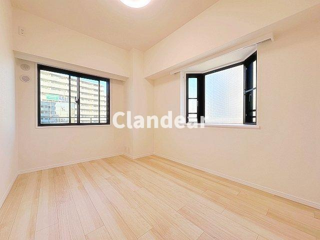 北綾瀬パーク・ホームズの洋室|ドキドキの新生活も、安心してスタート。ぴったりの住まいを見つけませんか？クランディアが一緒に住まい選びをサポートします‼　まずは、お気軽にお問合せください　＃クランディア