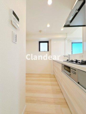 北綾瀬パーク・ホームズのキッチン|ドキドキの新生活も、安心してスタート。ぴったりの住まいを見つけませんか？クランディアが一緒に住まい選びをサポートします‼　まずは、お気軽にお問合せください　＃クランディア