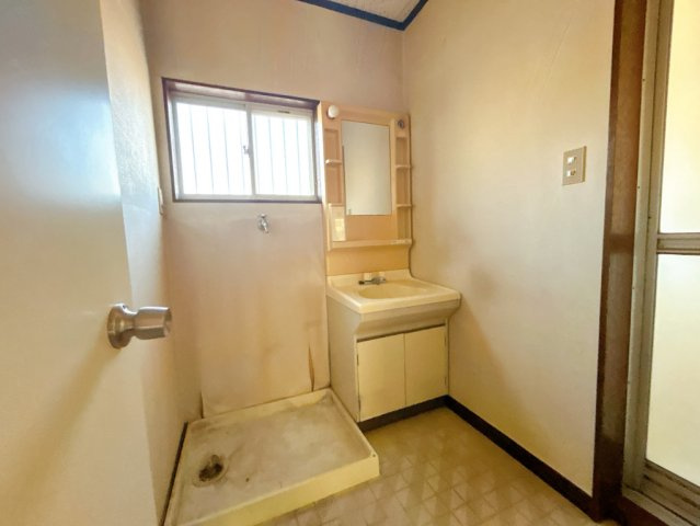 西尾市上道目記町の独立洗面台