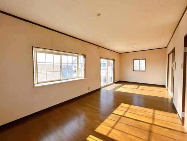 西尾市上道目記町の洋室|２階　洋室①