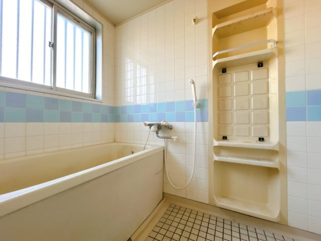 西尾市上道目記町の浴室