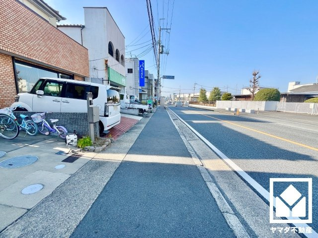 宇治市宇治戸ノ内の前面道路含む現地写真