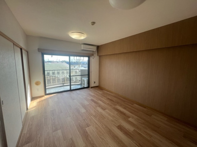 【居間・リビング】 | リベラル綾瀬 | こちらのリビングで趣味の時間をお楽しみください