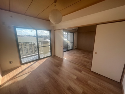 【内装】 | リベラル綾瀬 | 明るい色調の室内です