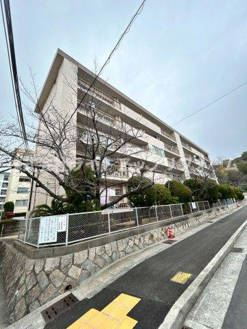 山御影マンションA棟の駐車場