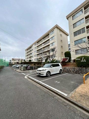 山御影マンションA棟の駐車場