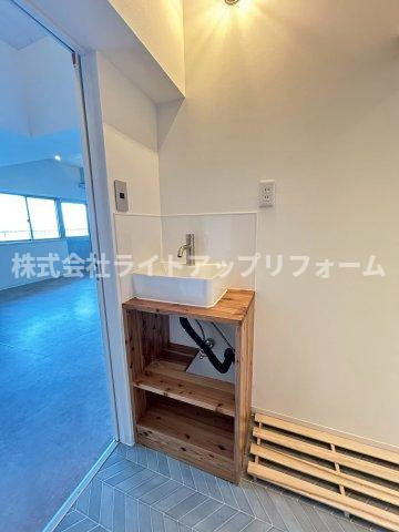 山御影マンションA棟の独立洗面台