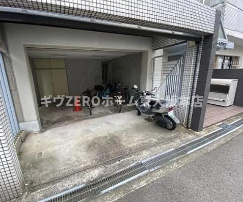 エフアール西田辺の駐車場