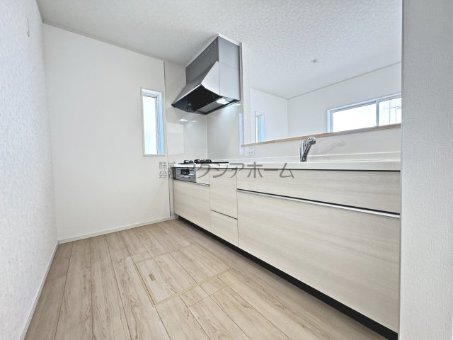 飯能市双柳・全4棟　新築一戸建　3号棟のキッチン|リビングを見渡せる対面キッチン