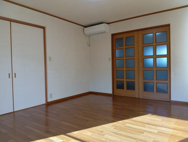 【居間・リビング】 | 五軒家2丁目 戸建 | ★リビングは約１０帖