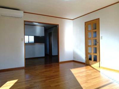 【居間・リビング】 | 五軒家2丁目 戸建 | ★LDK合計約２１帖！