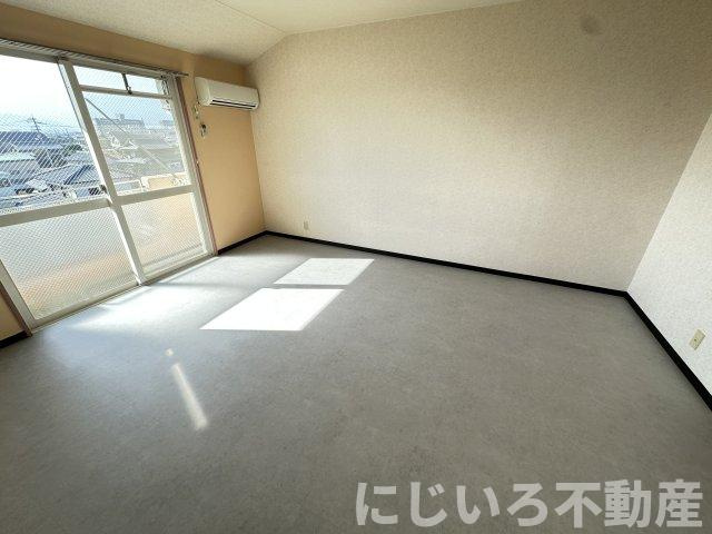 アーバンシャロームの居間・リビング