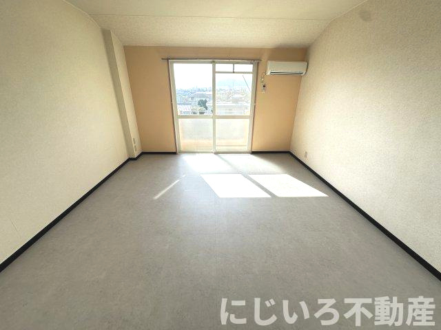 アーバンシャロームの居間・リビング