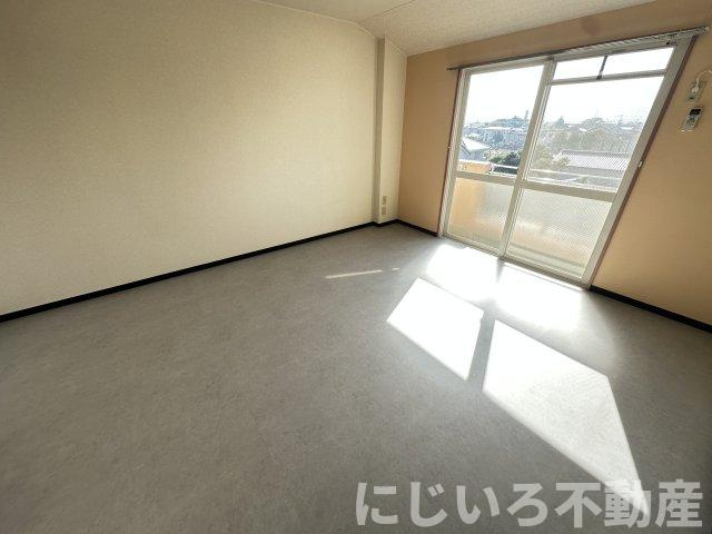 アーバンシャロームの居間・リビング