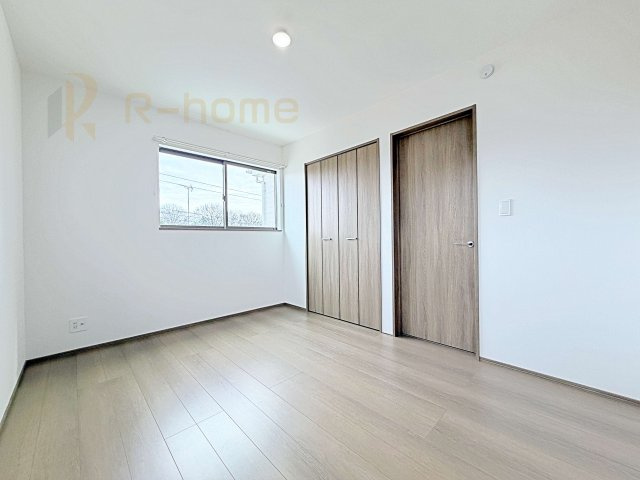 小美玉市栗又四ケ　新築戸建て　A号棟の洋室|全居室に収納を完備♪スッキリとした快適な居住空間を確保！