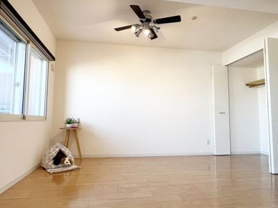 【洋室】 | パーソナルヒルズ宮の沢ファーストステージ | リビング横に7.5帖洋室♪ペットと暮らせるマンションです♪