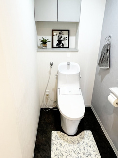 【トイレ】 | パーソナルヒルズ宮の沢ファーストステージ | 収納棚のあるシャワー便座一体型のトイレ♪