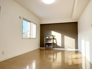 【洋室】 | パーソナルヒルズ宮の沢ファーストステージ | 洋室２室を繋げた11.5帖の広々主寝室は壁一面にクローゼットあり♪４LDKに改装も可能な間取です♪