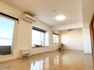 【居間・リビング】 | パーソナルヒルズ宮の沢ファーストステージ | 14.5帖リビングは和室・洋室と一体で合わせて28帖の大スペース♪