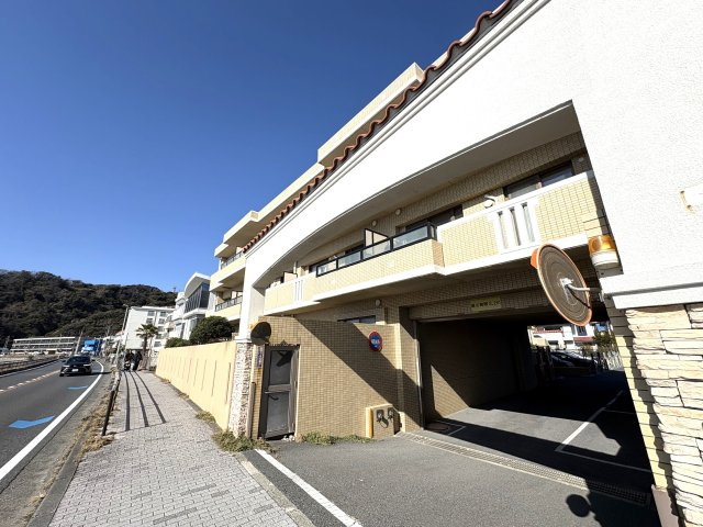 Seaside Terrace Living ― 海を庭にする、逗子海岸1階レジデンス ―