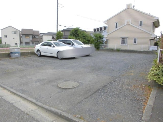 クイーンハイツⅡの駐車場