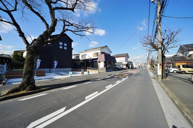 【横浜市保土ケ谷区新桜ケ丘1丁目29-10新築戸建て】★仲介手数料無料★（藤塚小学校・橘中学校）の前面道路含む現地写真