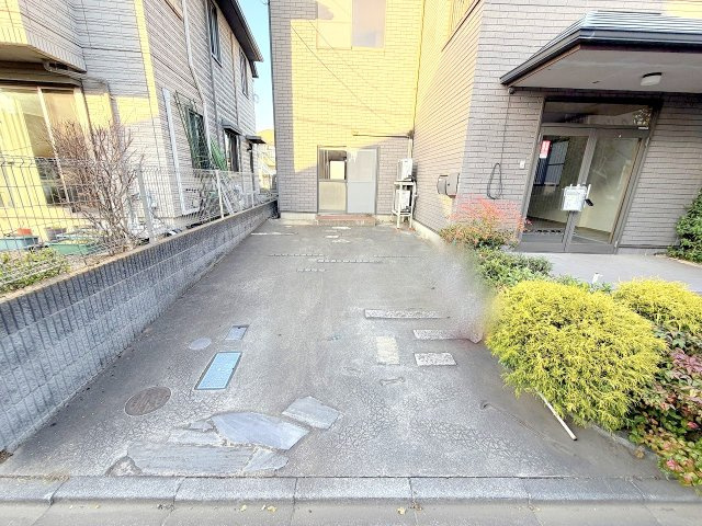 あきる野市小川　リフォーム住宅の駐車場|リフォーム前写真※室内のご見学可能です！