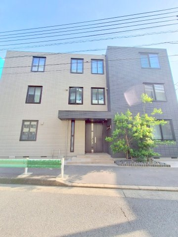 ＡＪＯＵＲＥＥ　ＹＯＧＡの外観