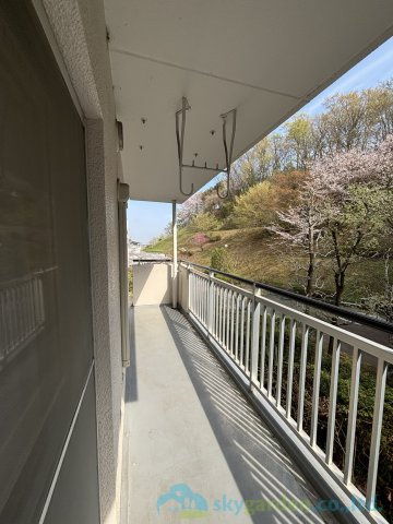 ベルフラワーズ大住台４号棟のバルコニー