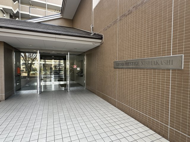 グランプレステージ西明石のエントランス