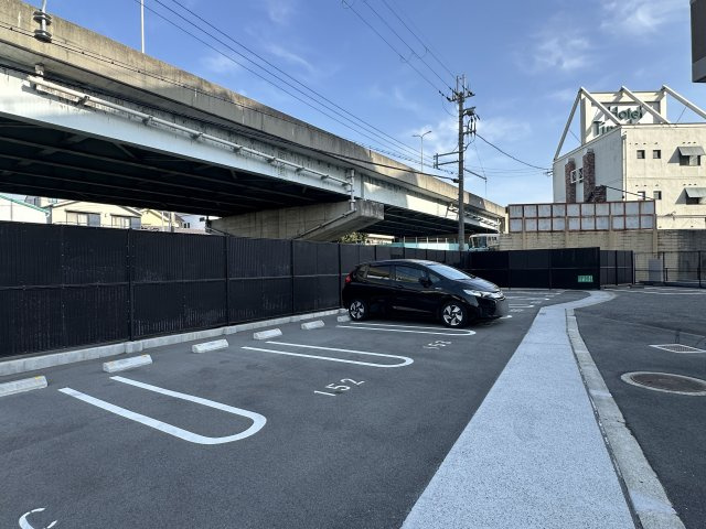 グランプレステージ西明石の駐車場