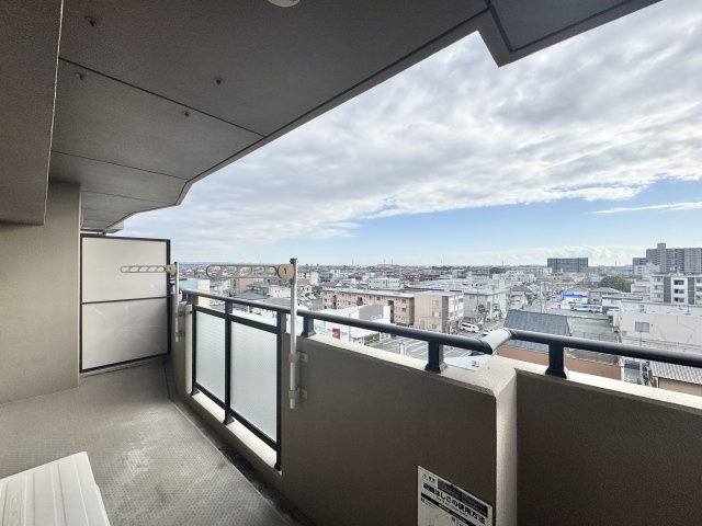 ネオステージ東浜松壱番館のバルコニー|バルコニーへ出ると気持ちの良い風が吹き抜けます！