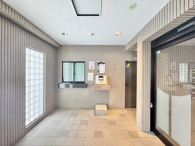 ネオステージ東浜松壱番館のその他共用部分|管理の行き届いた、明るく清潔感のあるエントランスです。