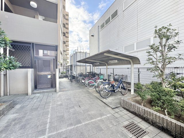 ネオステージ東浜松壱番館の駐輪場|屋根付きの駐輪場があり、雨の日も安心です。