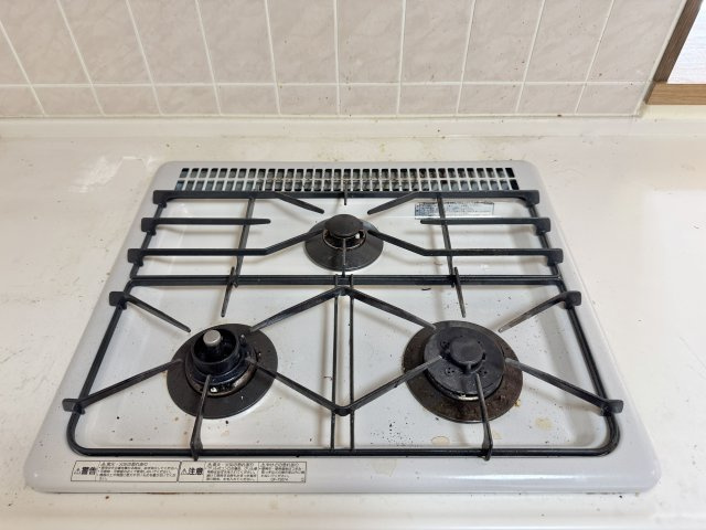 ネオステージ東浜松壱番館の設備|三口コンロです。