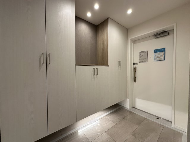 ネバーランド舞子の玄関