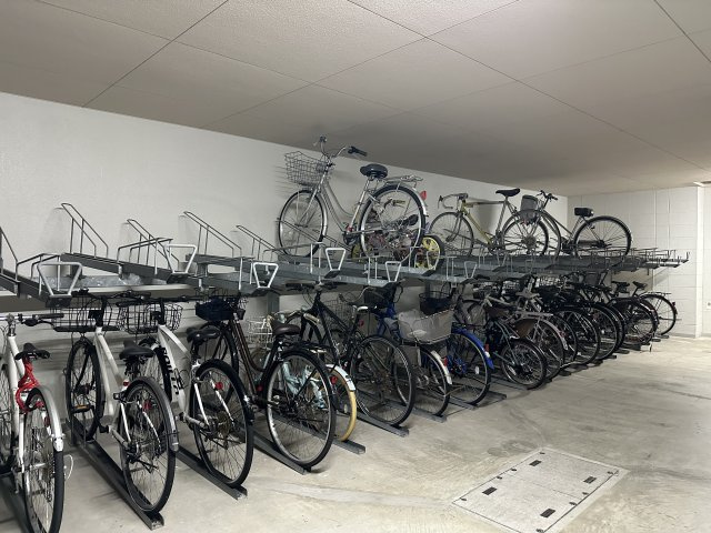 ネバーランド舞子の駐輪場