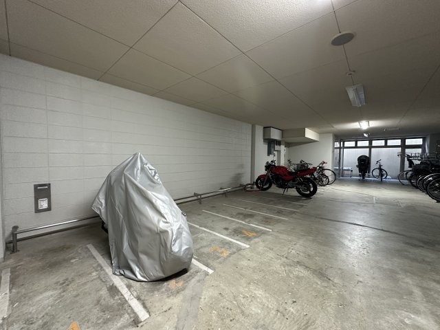 ネバーランド舞子の駐輪場