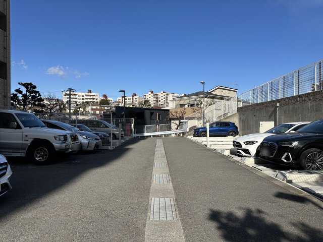 ネバーランド舞子の駐車場