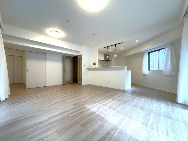 ネバーランド舞子の居間・リビング