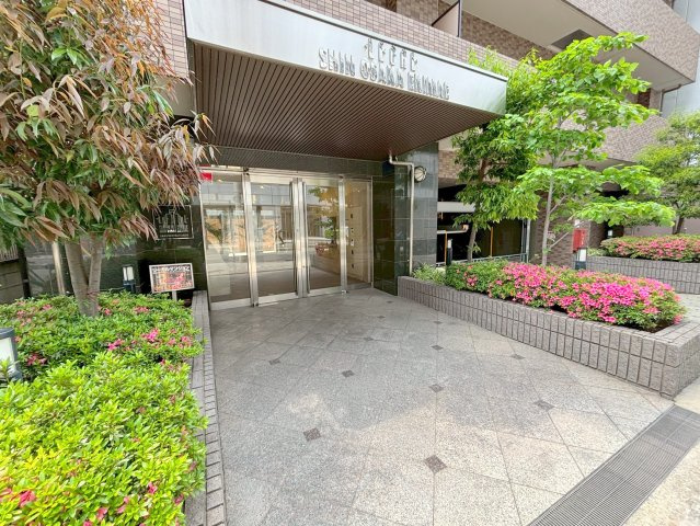 リーガル新大阪駅前のエントランス