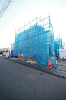 【外観】 | 【仲介手数料無料！！】府中市朝日町1丁目　新築戸建て（全4棟）1号棟　7199万円 | 令和８年１月１８日撮影　建築中