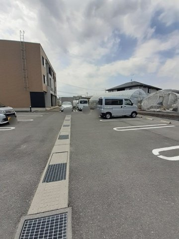 エレガントの駐車場|駐車場に車を止められます