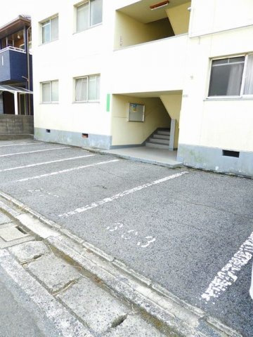 細澤マンションの駐車場|駐車場完備です