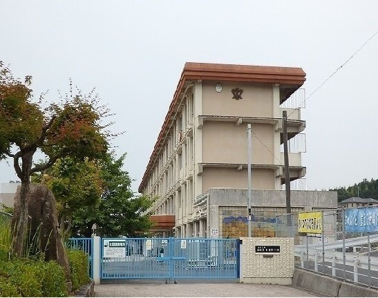 ベル・ウィステリアⅢの周辺|五日市観音中学校まで1100m