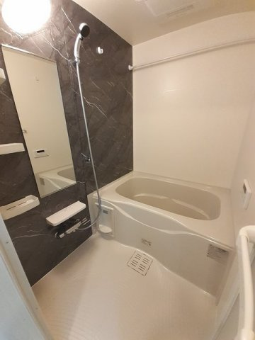 オレンジヴィラージュの浴室|日々の疲れを癒すお風呂付です